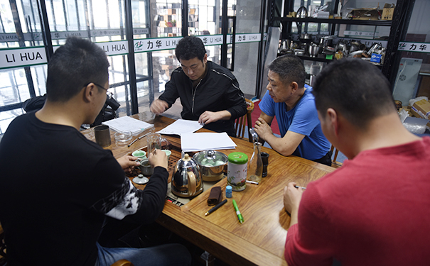 客户实地参观考察我司淬火设备